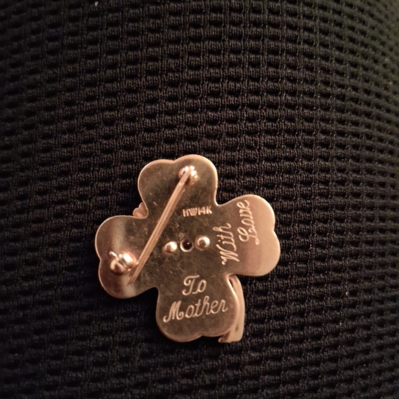 Elegant Gold Clover Brooch - Picture 3 of 7